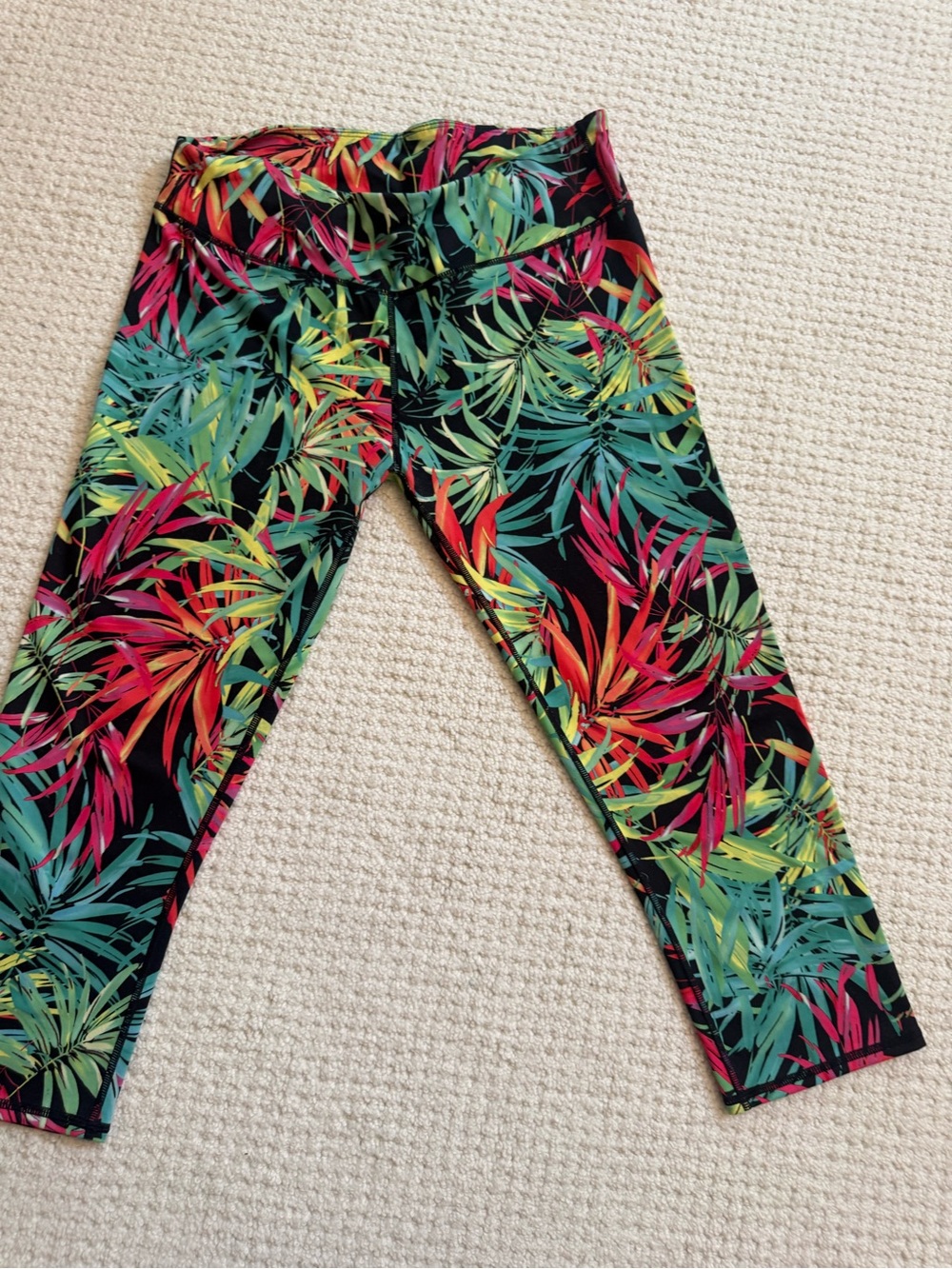 Fabletics Tropical Floral Capri Leggings Multicolor Size Medium